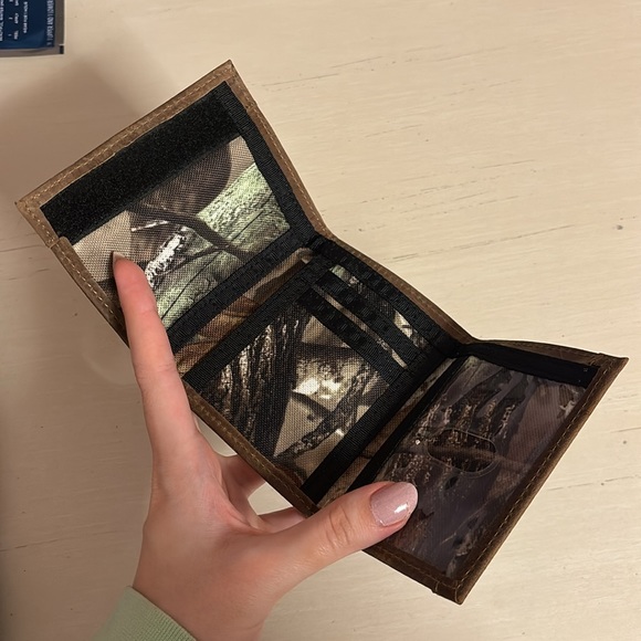 JOHN DEERE CAMOUFLAGE TRIFOLD WALLET - Picture 4 of 4